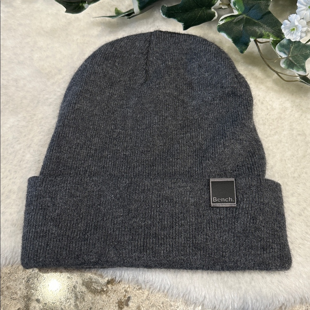 Nwot. Bench hat